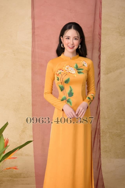 Áo dài truyền thống màu vàng họa tiết hoa thêu
