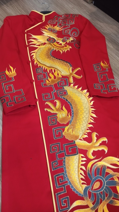 Áo dài nam cách tân màu đỏ họa tiết rồng